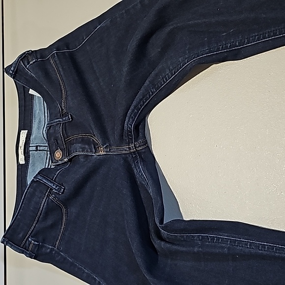 Hollister dark wash 26x29 low rise skinny jeans - Picture 5 of 7